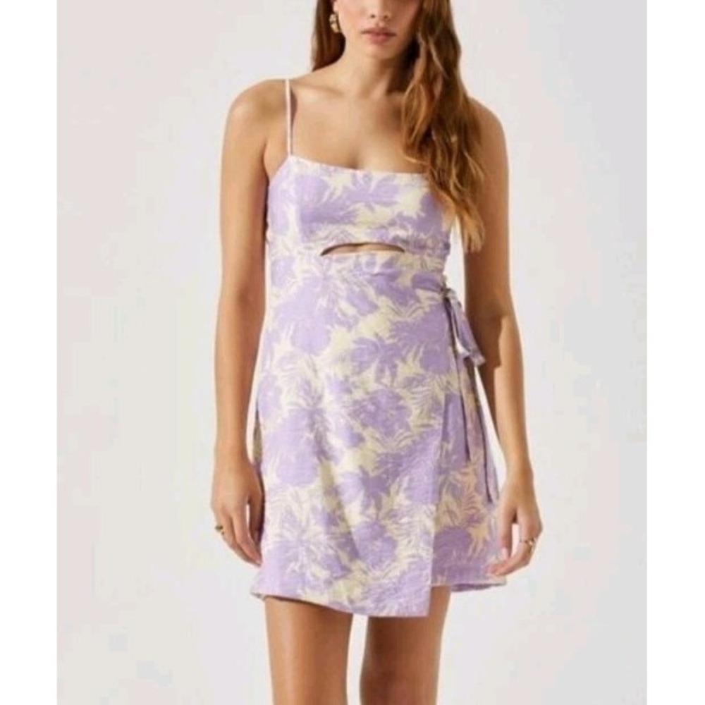 ASTR The Label NWT Lavender Floral Wrap Mini Dress XL Guest Dress Vacation